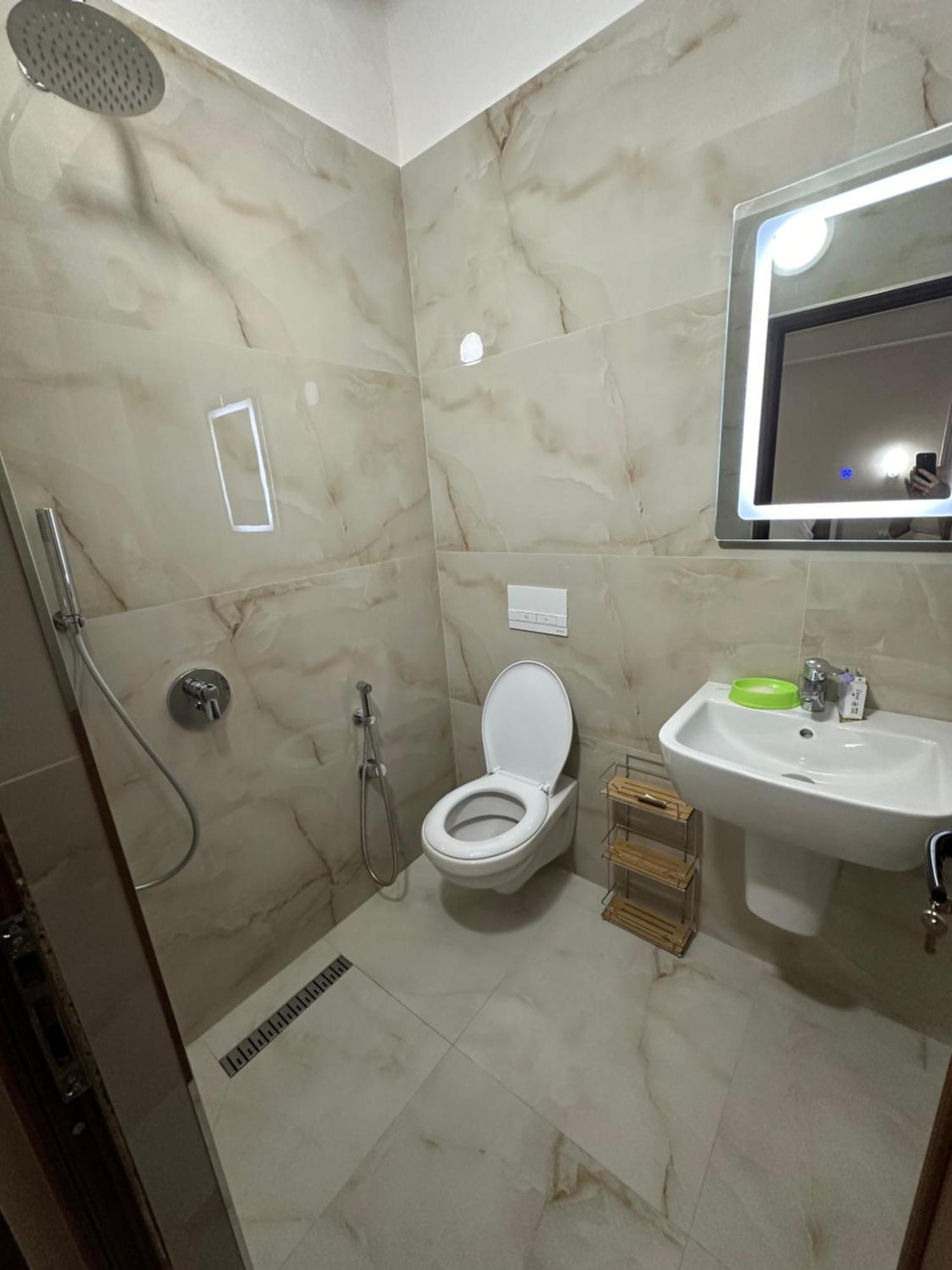 Guni Inn Kruje Luaran gambar